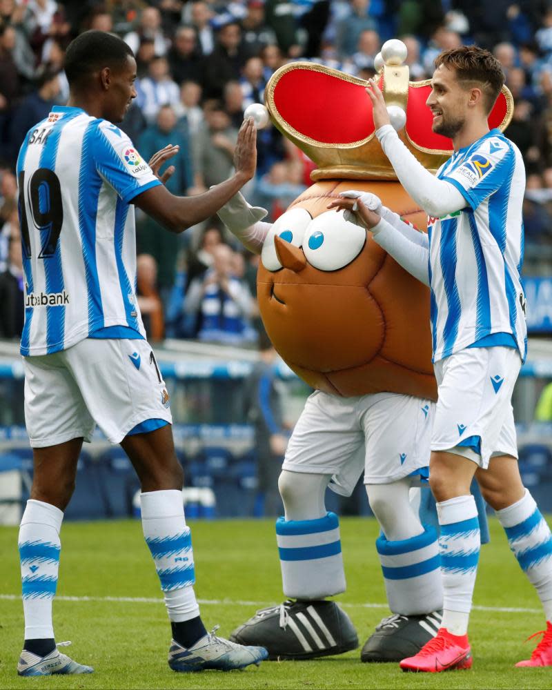 Real Sociedad’s Alexander Isak celebrates victory with Adnan Januzaj and mascot Txurdin.