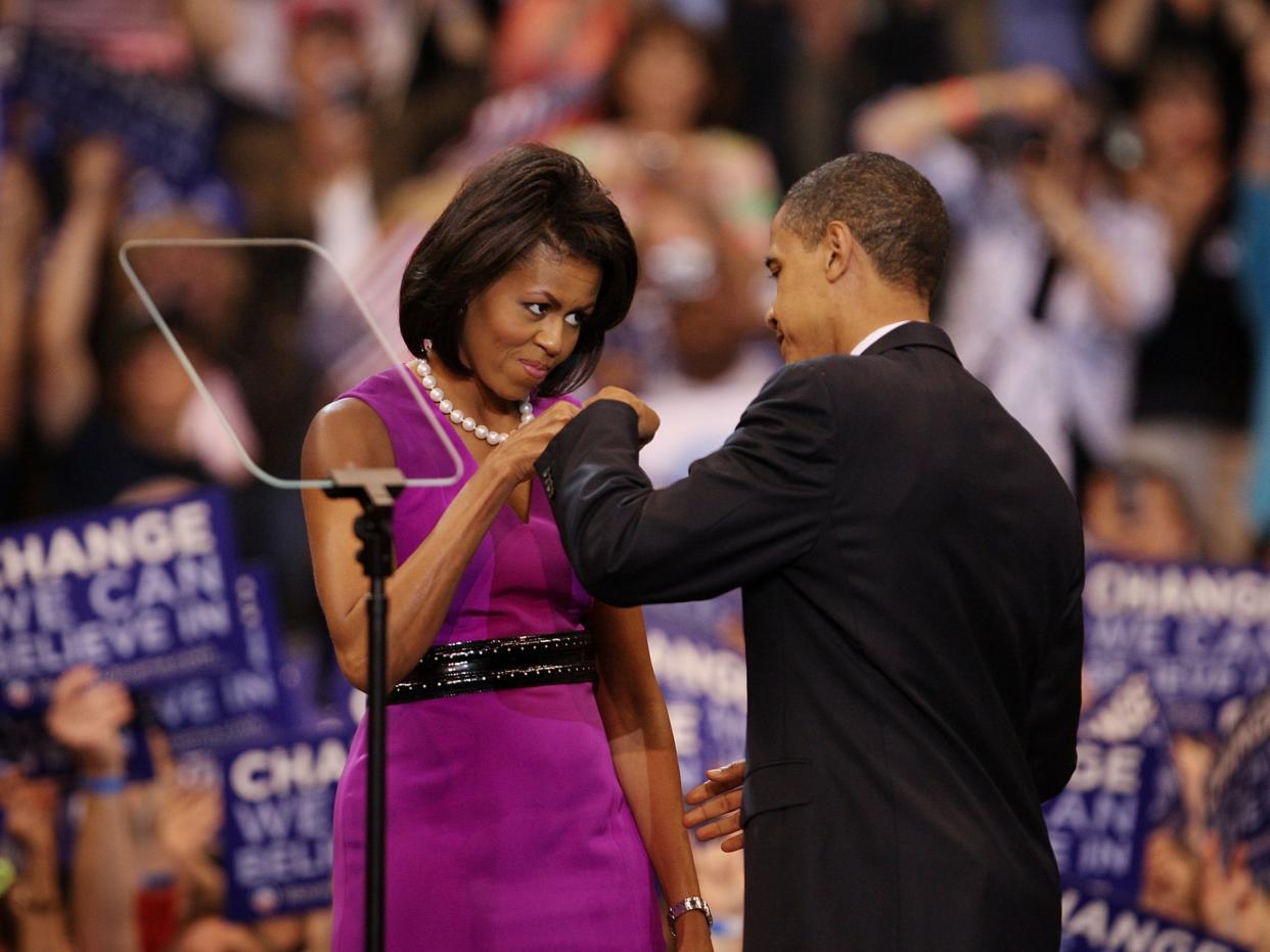 barack michelle obama fist bump