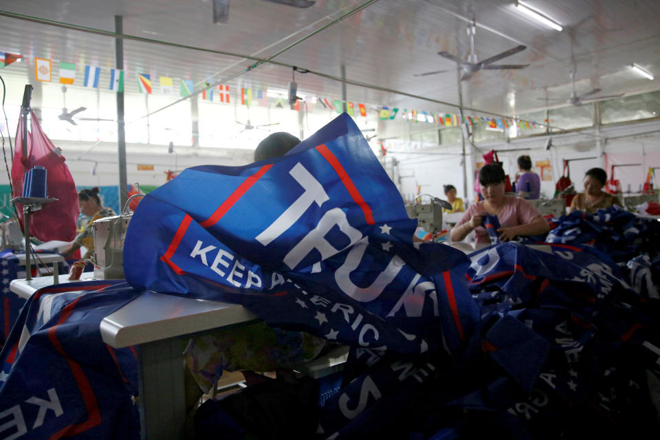 <p>Workers make flags for U.S. President Donald Trump’s “Keep America Great!” 2020 re-election campaign at Jiahao flag factory in Fuyang, Anhui province, China July 24, 2018. (Photo: Aly Song/Reuters) </p>