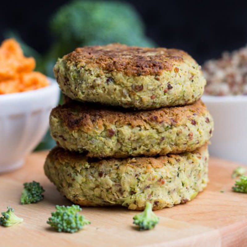 Cheesy Broccoli Quinoa Burgers