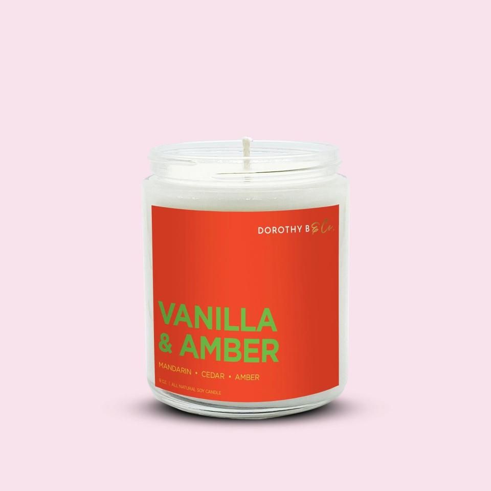 4) Vanilla & Amber Soy Candle