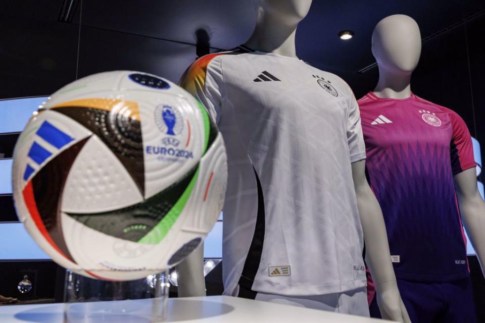 德國隊公開歐洲國家盃的球衣。（美聯社資料照dpa via AP）