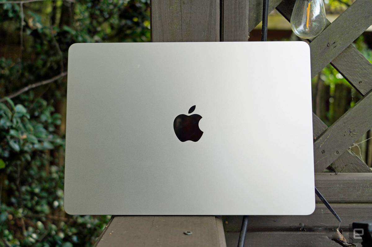 Apple's MacBook Air 15 M2 is expensive, but practically unrivaled