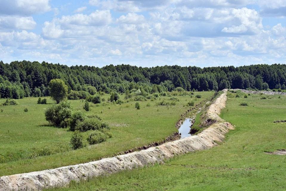 A picture taken on July 2, 2015 shows an anti-tank ditch on the Senkivka border post, around 200 kilometres (125 miles) north of the Ukrainian capital Kiev.