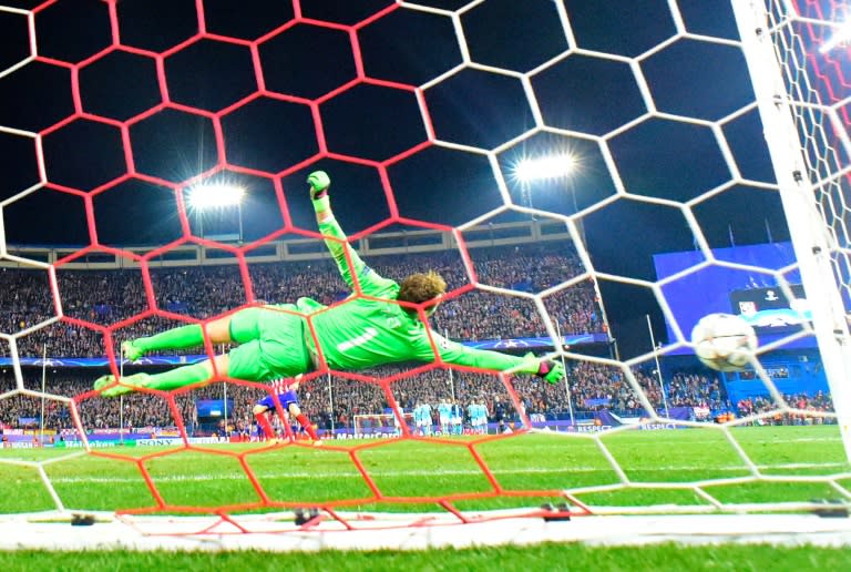 PSV Eindhoven's goalkeeper Jeroen Zoet lets a penalty goal through by Atletico Madrid's defender Juanfran (L) during the UEFA Champions League last sixteen second leg football match Club Atletico de Madrid vs PSV Eindhoven