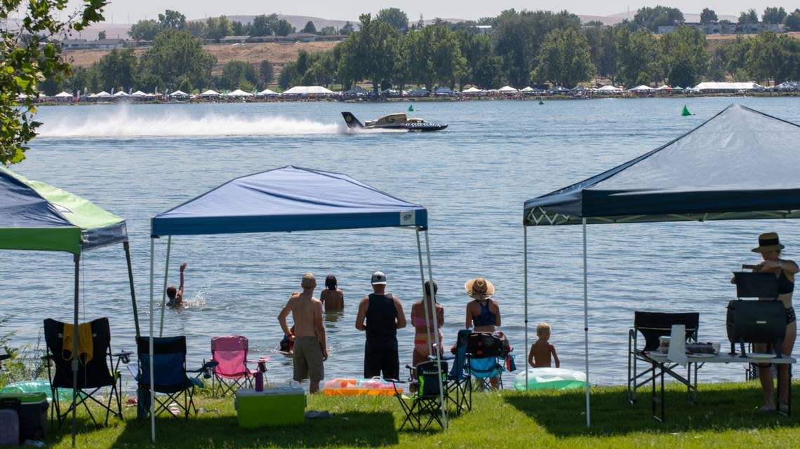 Scenes from the Pasco side of the Columbia River of Saturday’s qualifying heats for the 2022 Columbia Cup hydroplane race.