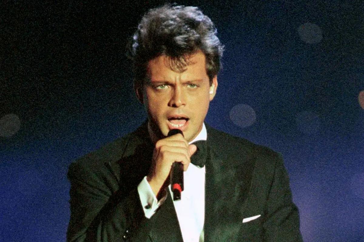 Luis Miguel en Lima: Fanática recibió toalla del cantante en su