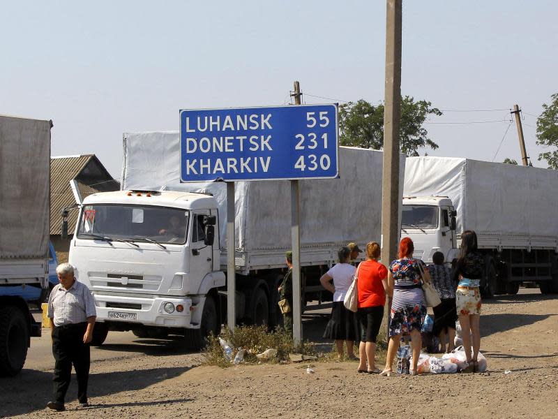 Rückfahrt: Russische Lastwagen warten an der Grenze. Foto: Stringer