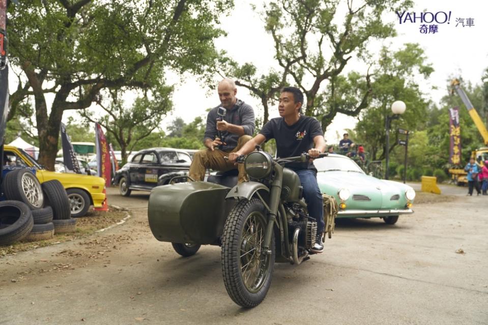 軍事指揮官的機車附掛邊車