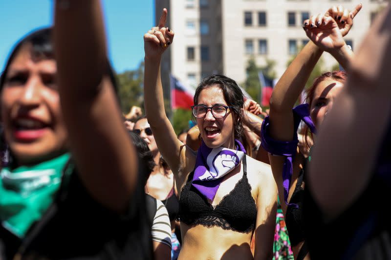 Manifestantes en el Día de la Mujer en Santiago