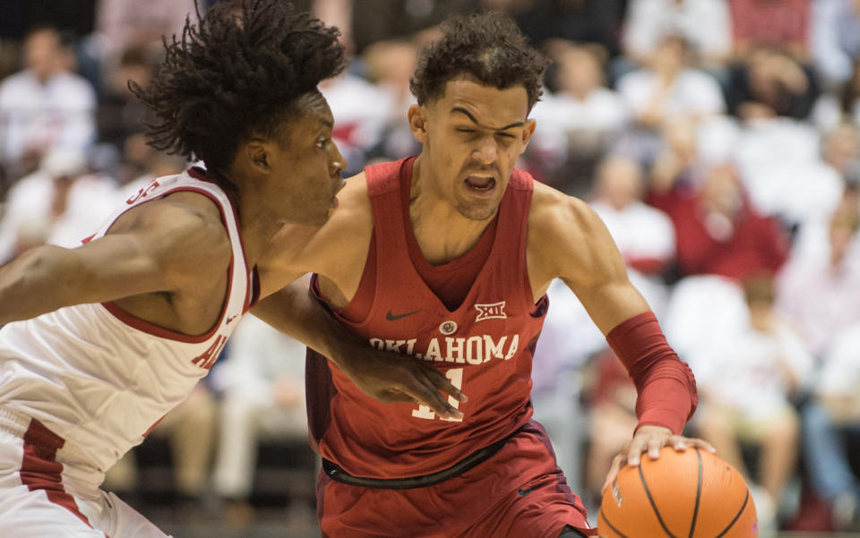 Trae Young (R) of the Oklahoma Sooners looks to maneuver by Alabama Herbert Jones. (Getty)