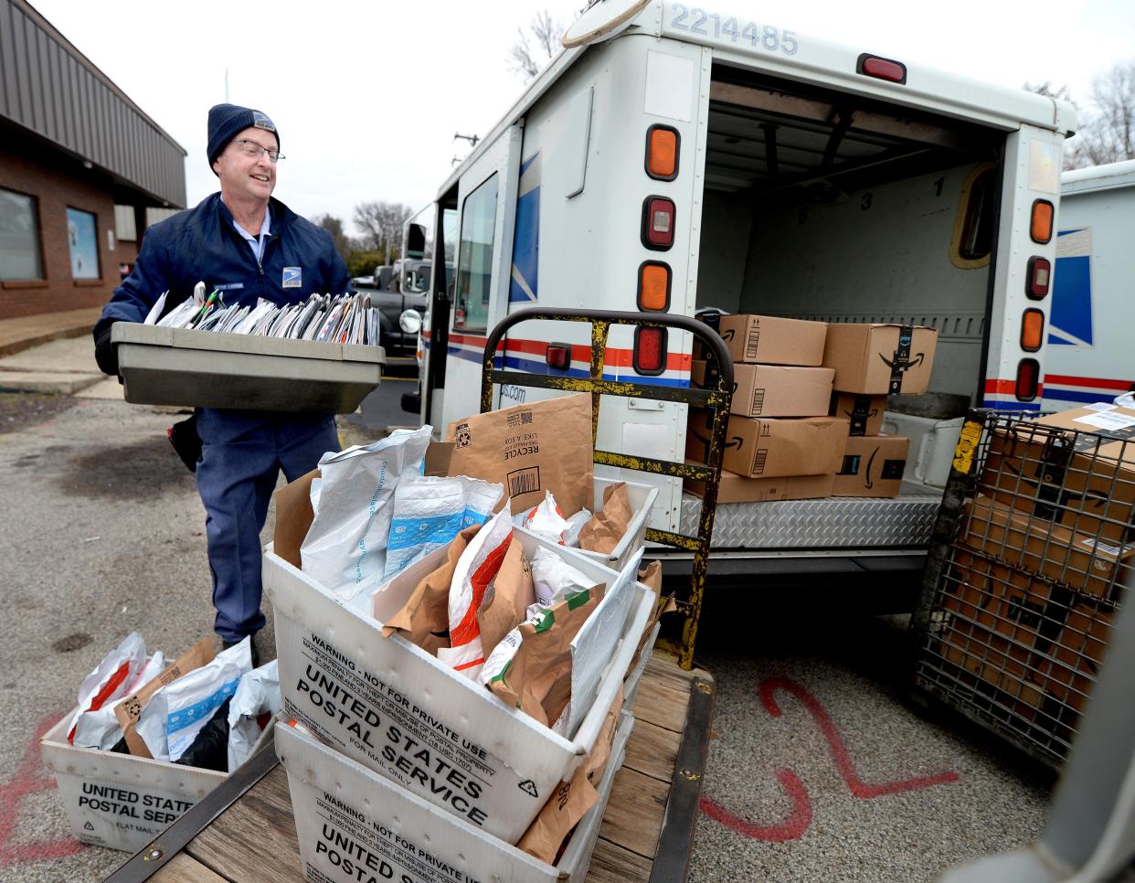 Job fairs scheduled in Barstow and Apple Valley as the U.S. Postal Service hopes to hire 450 career-oriented new employees in Southern California to assist during its busy holiday shipping season and beyond.