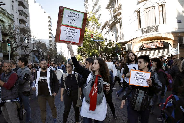 Marcha educativa hacia la Jefatura de Gobierno porteña