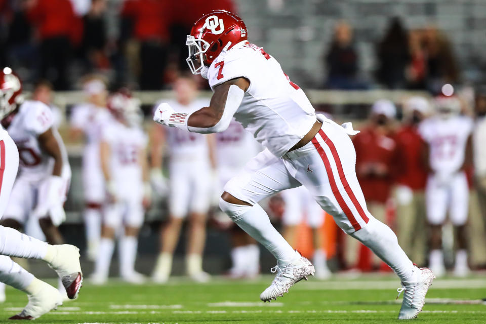 Oklahoma EDGE Ronnie Perkins has a good battle this week in the Bedlam game. (Photo by John E. Moore III/Getty Images)