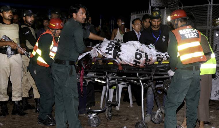 Suicide Bomber Kills Dozens in Pakistan During Easter Celebration 