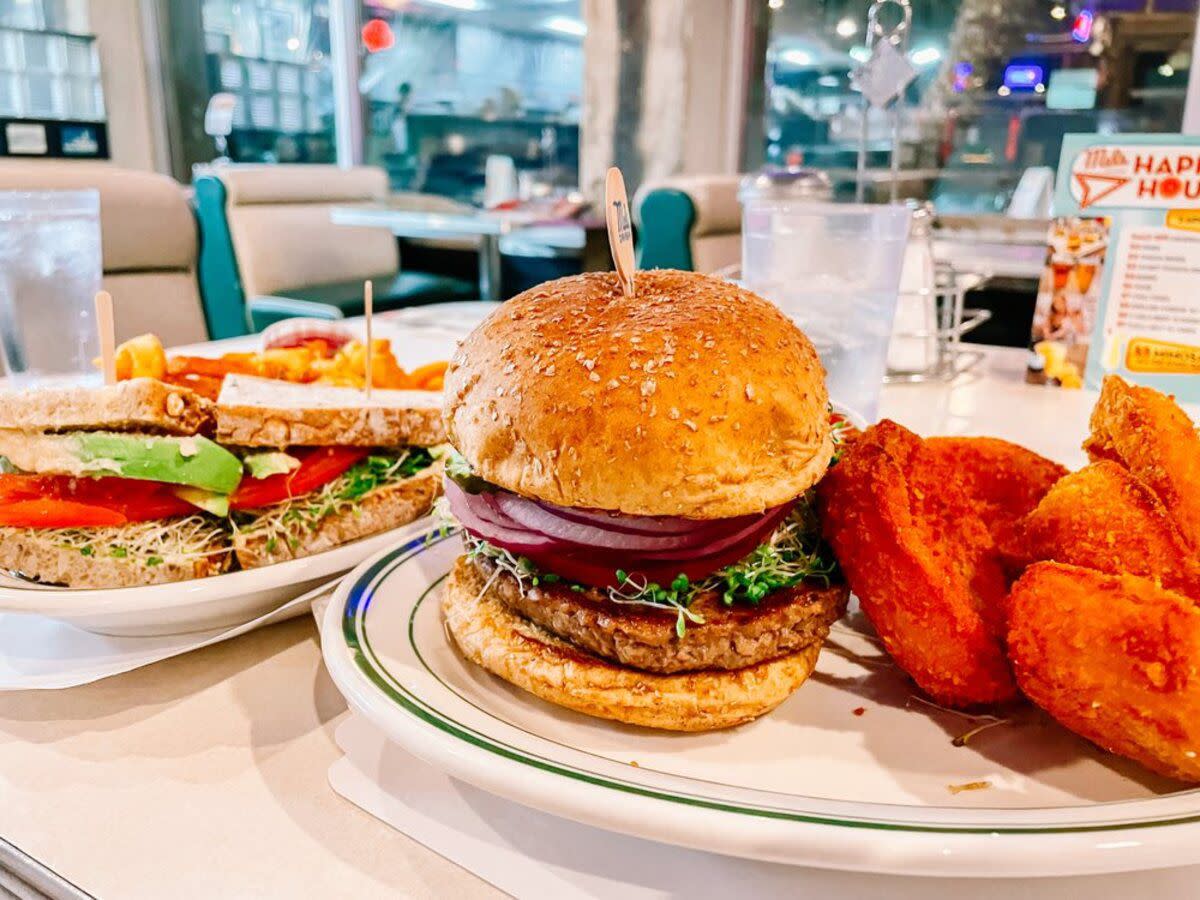 Sandwich and a Burger With Onion Rings, Mel's Drive-In, Los Angeles