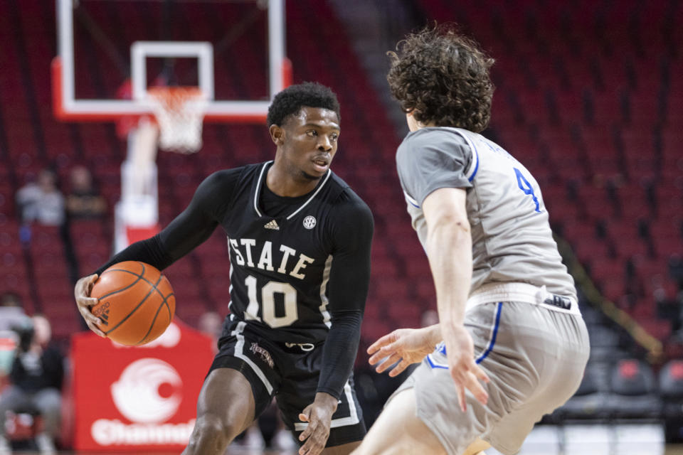 Mississippi State's Dashawn Davis (10) dribbles the ball against Drake's Conor Enright (4) in the first half during an NCAA college basketball game, Tuesday, Dec. 20, 2022, in Lincoln, Neb. (AP Photo/John S. Peterson)