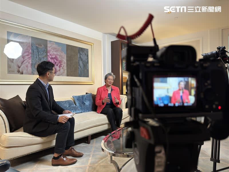 iNEWS記者方昱翔專訪AMD執行長蘇姿丰。