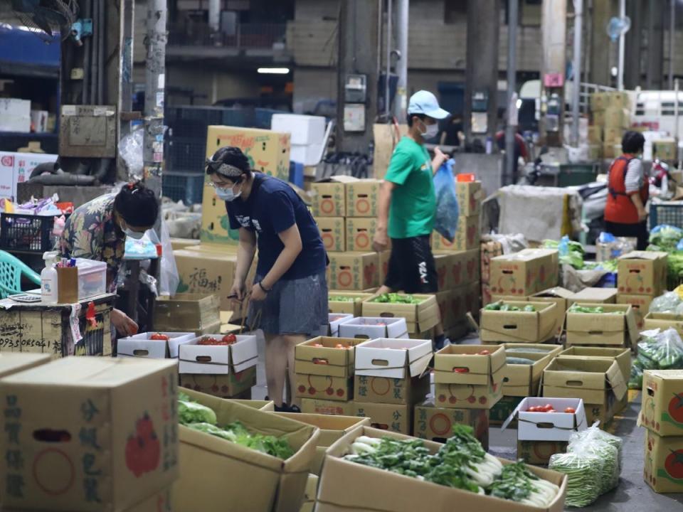 杜蘇芮擦邊過！產地果菜市場觀望氣氛濃、菜價暫回穩。（圖：李河錫攝）