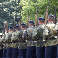 Immer mehr Bundeswehrsoldaten haben einen Nebenjob.