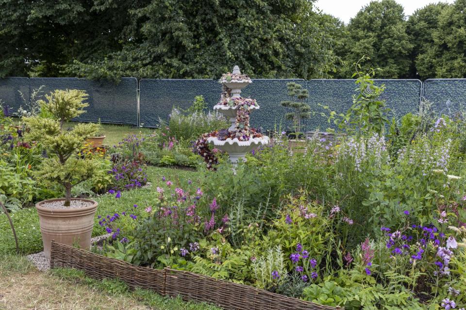 rhs hampton court palace garden festival pocket planting 2024