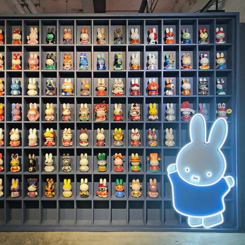 全球首場米飛兔X台灣設計「玩玩兔米飛創意展」，有超過300隻以上的miffy跨界創意作品。（圖／松山文創園區提供）