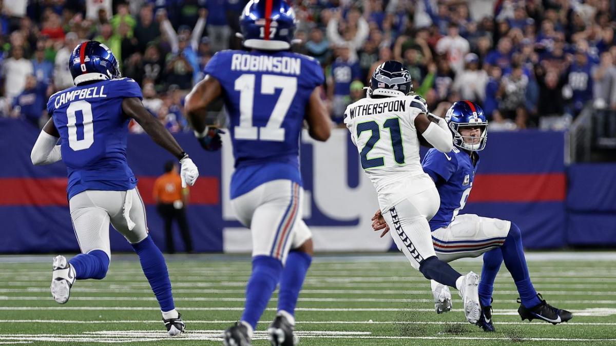 Seahawks Lead Despite Injuries in Game Against Giants