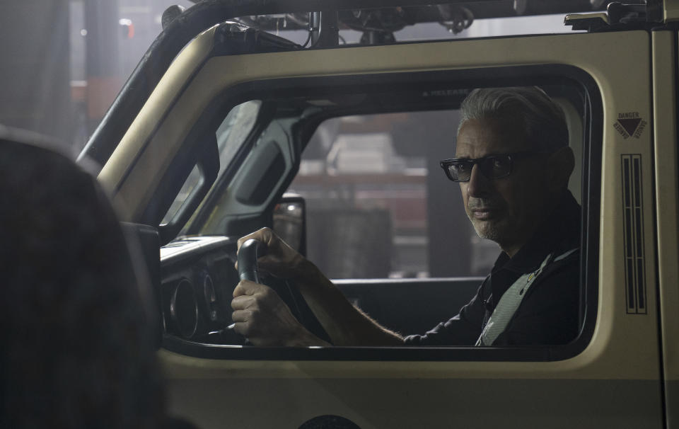En esta imagen proporcionada por Universal Pictures, Jeff Goldblum en una escena de "Jurassic World Dominion". (Universal Pictures and Amblin Entertainment via AP)