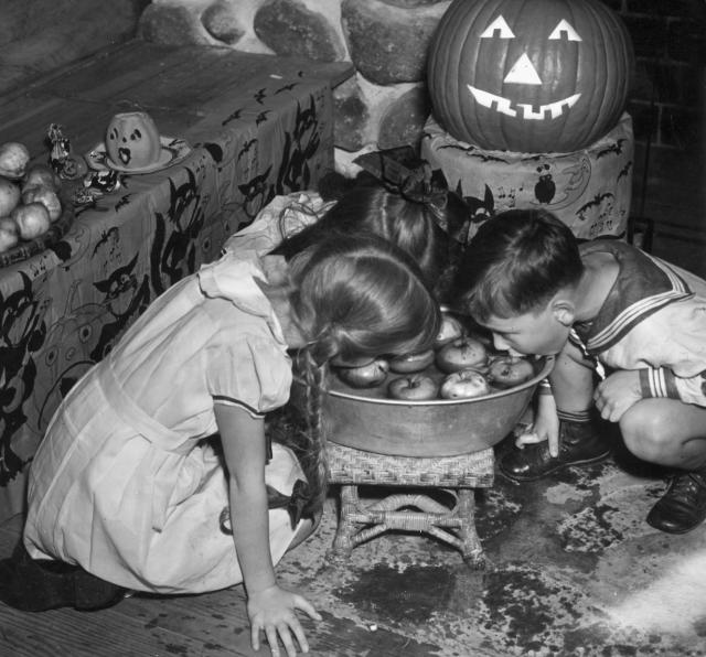 These vintage Halloween decorations will take you back in time