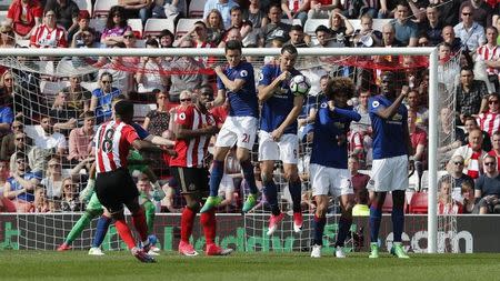 Britain Football Soccer - Sunderland v Manchester United - Premier League - Stadium of Light - 9/4/17 Sunderland's Jermain Defoe shoots at goal from a free kick Reuters / Russell Cheyne Livepic