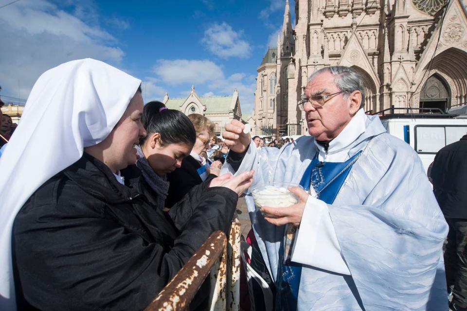 Oscar Ojea, presidente del Episcopado, advirtió en una declaración que le preocupan a la Iglesia las iniciativas que puedan "acrecentar la brecha que nos divide"