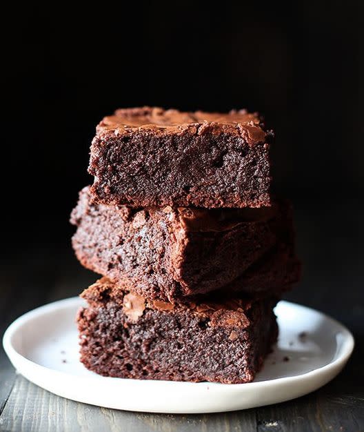 <strong>Get the <a href="https://www.handletheheat.com/ultimate-brownies/" target="_blank">Ultimate Brownies</a> recipe from Handle The Heat</strong>