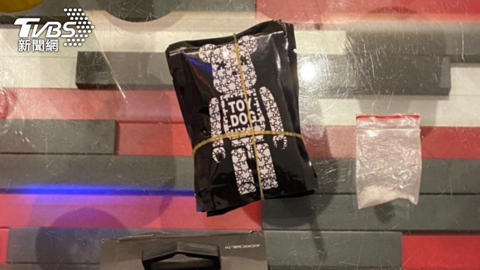 摩鐵雙屍案使用之毒咖啡包，警方初驗為「喵喵」。（圖／TVBS）