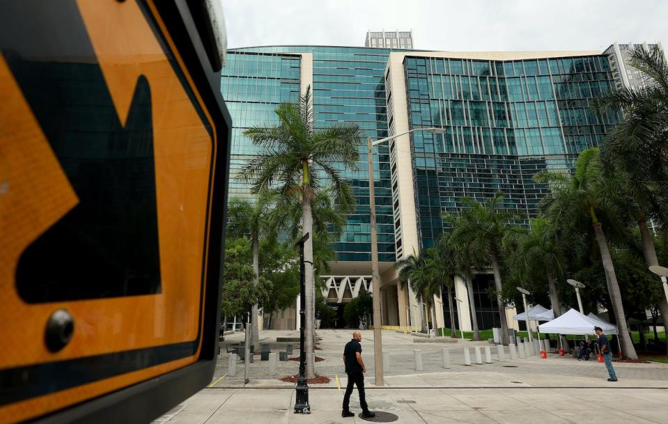 People pass by the Wilkie D. Ferguson Jr. United States Federal Courthouse, where Trump is scheduled to appear this week, in Miami, Fla. <a href="https://media.gettyimages.com/id/1497666902/photo/miami-readies-for-former-president-trumps-arraignment-in-federal-court.jpg?s=1024x1024&w=gi&k=20&c=M3BFPN36uNmGLhToI5msZAFbvFoFl5T3leNOrlvDcfY=" rel="nofollow noopener" target="_blank" data-ylk="slk:Joe Raedle/Getty Images;elm:context_link;itc:0;sec:content-canvas" class="link ">Joe Raedle/Getty Images</a>