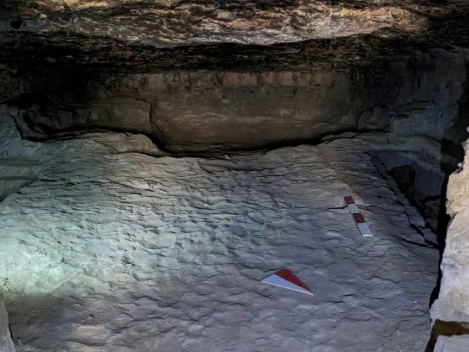 Photo diffusée par le ministère égyptien du Tourisme et des Antiquités, le 24 juin 2024, du site où 33 tombes anciennes ont été découvertes à l'ouest d'Assouan, dans le sud de l'Égypte