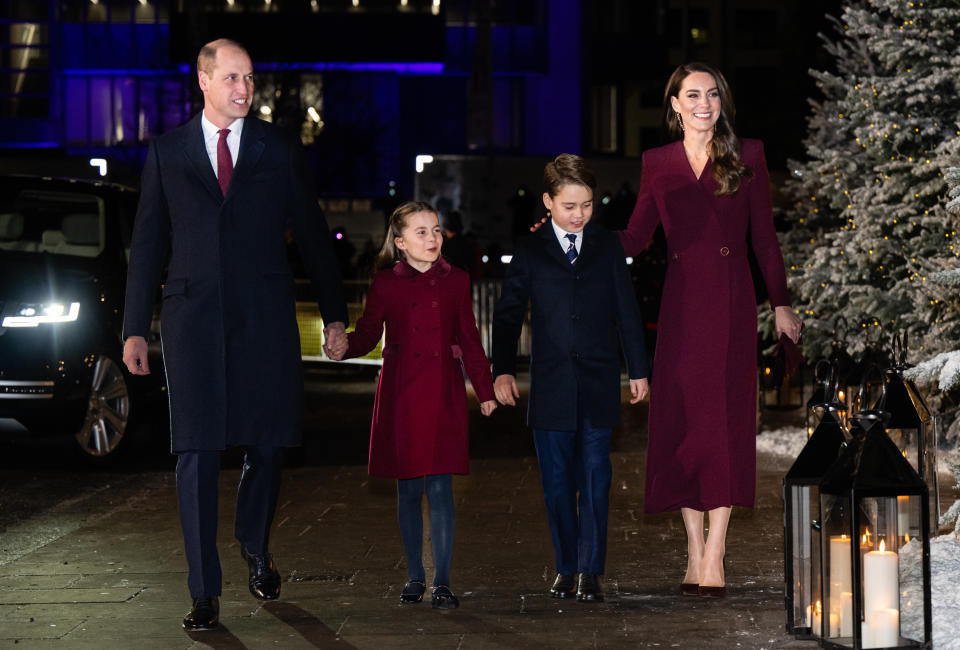 LONDON, ENGLAND - DECEMBER 15: Prince William, Prince of Wales, Princess Charlotte of Wales, Prince George of Wales and Catherine, Princess of Wales attend the 'Together at Christmas' Carol Service at Westminster Abbey on December 15, 2022 in London, England. Prince Louis will join the royals for the annual Christmas Day church service for the first time this year. (Getty Images) (Photo by Samir Hussein/WireImage)