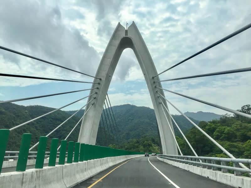 目前單線通車的蘇花改沿路風景好，車少開起來很放鬆啊