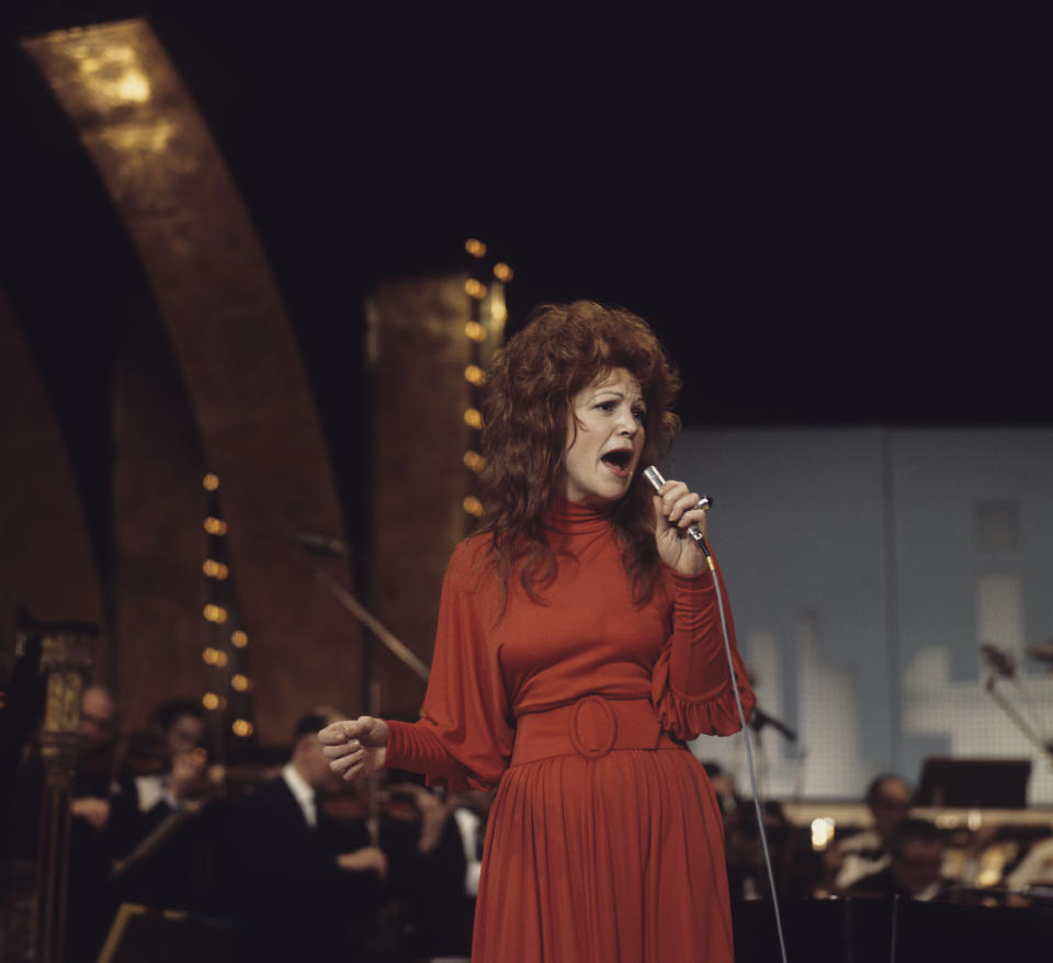 Singer Annie Ross performs on stage in March 1972. (Photo by David Redfern/Redferns)