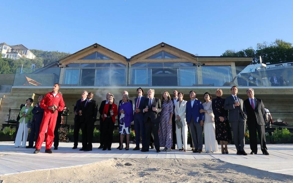 he Prime Minister Boris Johnson joined by G7 Leaders as they watch the Red Arrows flying display at the G7 Summit in Carbis Bay - Andrew Parsons / No10 Downing St 