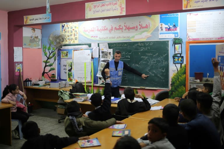 Ismail Wahba, director of the UNRWA Taif School in Rafah, teaches an English class in the library of a school housing displaced Palestinians in Rafah (-)