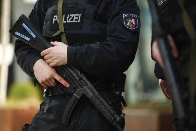 La police allemande a mis fin dimanche à une vaste opération lancée après la collecte d'informations faisant état d'une menace d'attentat dans la ville d'Offenbourg dans le sud-ouest du pays, samedi soir. /Photo prise le 11 mars 2017/REUTERS/Thilo Schmuelgen