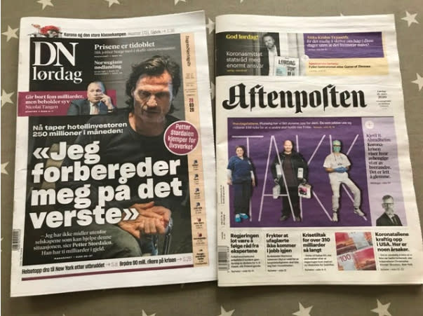 挪威兩大報的頭版，左邊是憂心忡忡的酒店大亨，右邊是堅守岡位的無名英雄。 