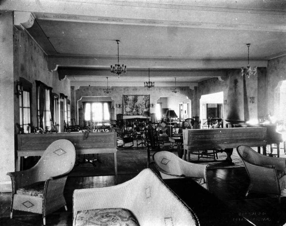 The interior of the Bradenton Country Club during its founding year of 1924. Courtesy of Manatee County Library archives