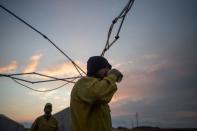 The Wider Image: Oregon inmates find redemption in fighting wildfires