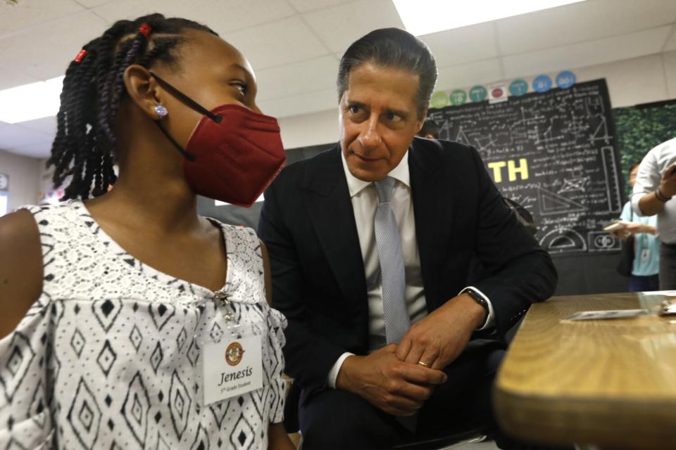 Alberto M. Carvalho talks to a fifth-grade student.