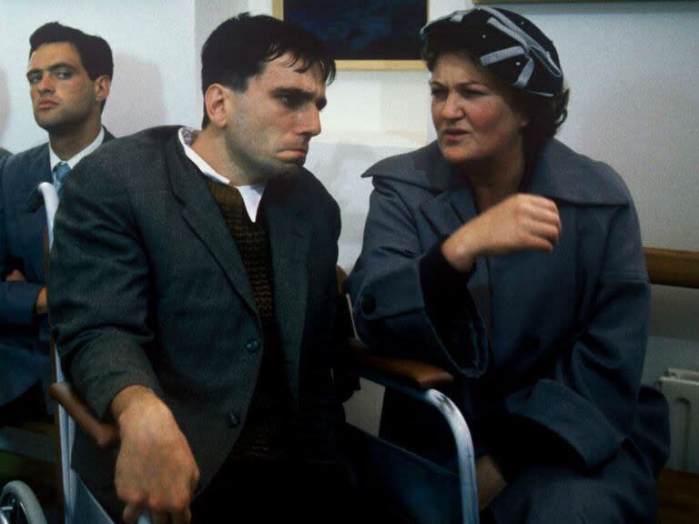 Daniel Day-Lewis en una escena de Mi pie izquierdo, de 1989