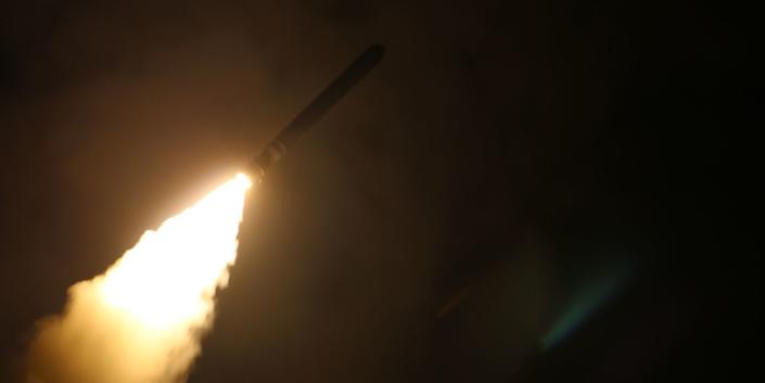 uss laboon fires a tomahawk land attack missile