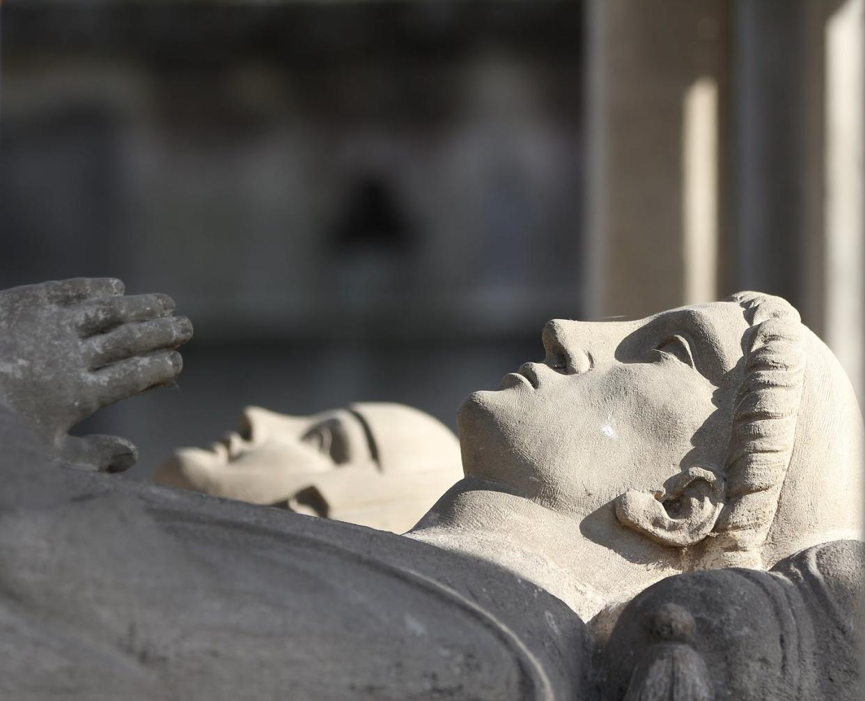 <span class="caption">The tomb of Abelard and Héloise.</span> <span class="attribution"><a class="link " href="https://commons.wikimedia.org/wiki/File%3AP%C3%A8re-Lachaise_-_Ab%C3%A9lard_et_Helo%C3%AFse_05.jpg" rel="nofollow noopener" target="_blank" data-ylk="slk:Alexandre Lenoir, via Wikimedia Commons;elm:context_link;itc:0;sec:content-canvas">Alexandre Lenoir, via Wikimedia Commons</a>, <a class="link " href="http://creativecommons.org/licenses/by-sa/4.0/" rel="nofollow noopener" target="_blank" data-ylk="slk:CC BY-SA;elm:context_link;itc:0;sec:content-canvas">CC BY-SA</a></span>