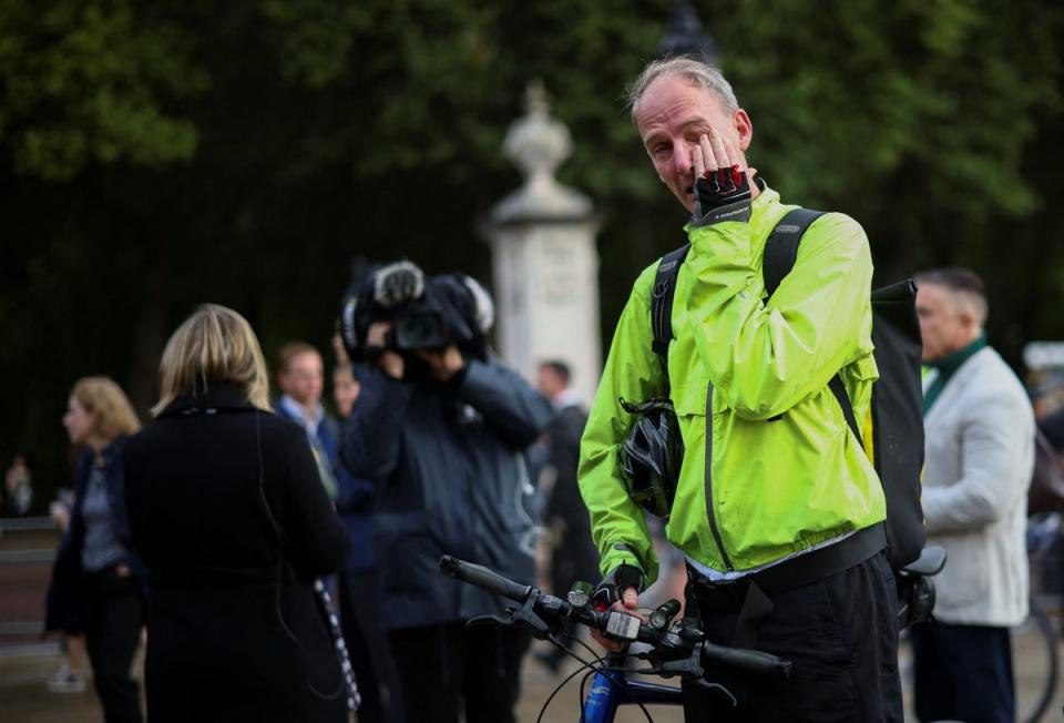 A person reacts near Buckingham Palace, following the passing of Queen Elizabeth (REUTERS)