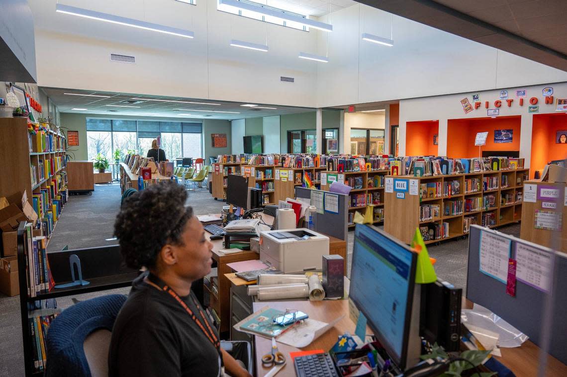 Natural lighting illuminates the library at Gloria Willis Middle School on Tuesday, April 16, 2024, in Kansas City, Kansas. Emily Curiel/ecuriel@kcstar.com